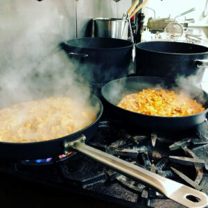 Poêle à frire et à mélanger en fonte AMT 32cm