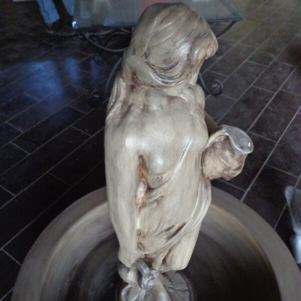 Fontaine résine sous forme de statut – FCR02 fond