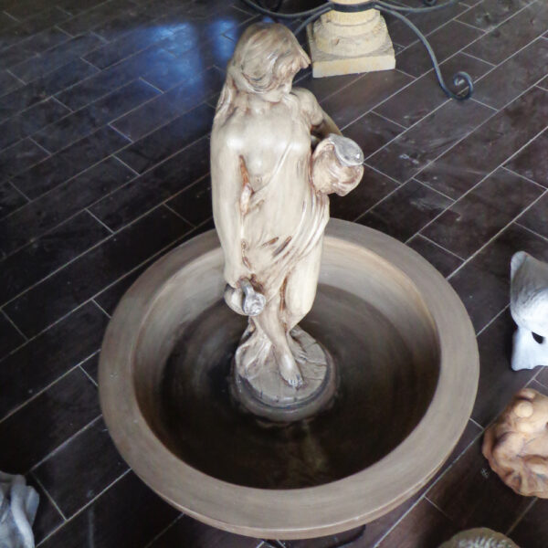 Fontaine résine sous forme de statut – FCR02 fond2