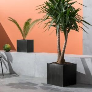 Pot de fleurs carré cube en résine PCR01