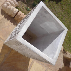 Pot de fleur extérieur en béton avec motif PE07