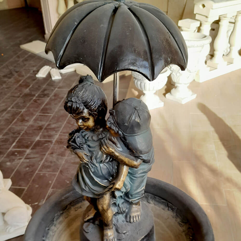Fontaine solaire en résine parapluie