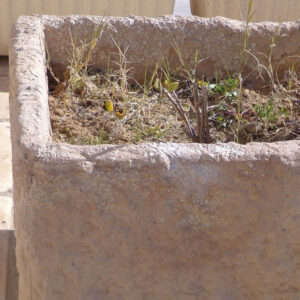 Grand bac a fleurs en béton – BF006