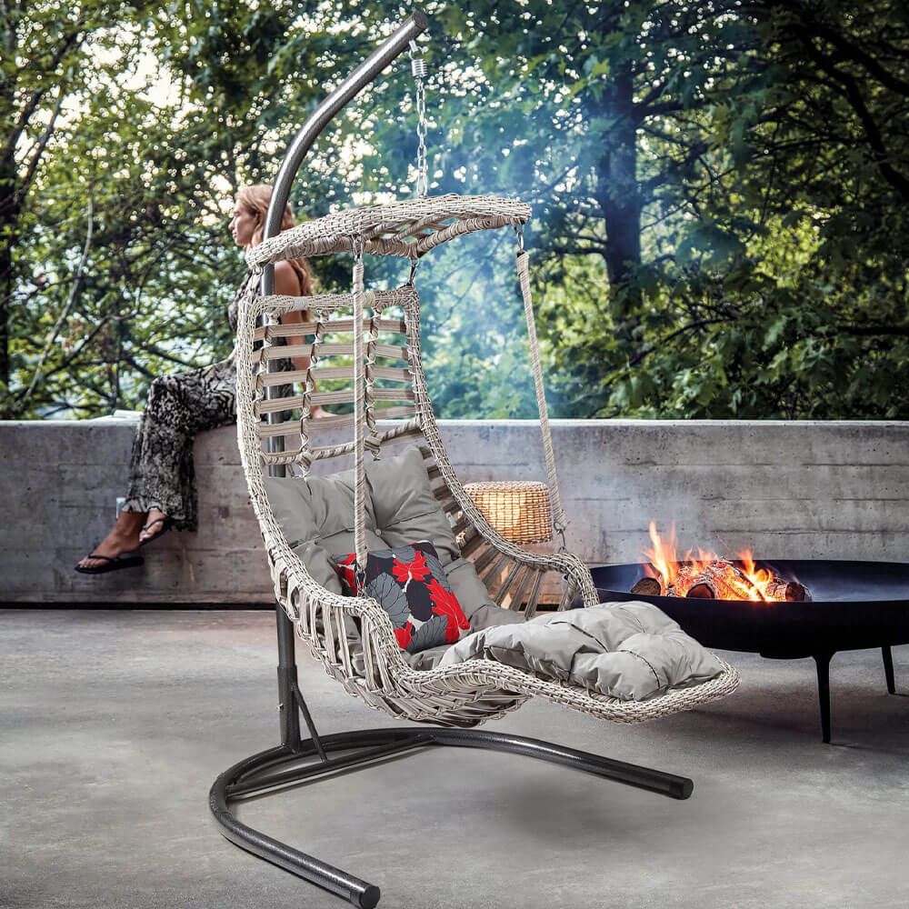 Chaise balançoire avec coussin, chaise de jardin exterieur design