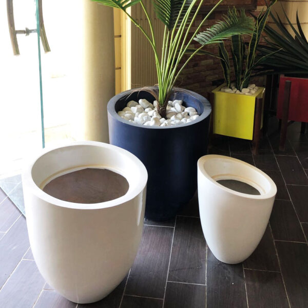 Pot de fleur ovale inclinée en résine couv