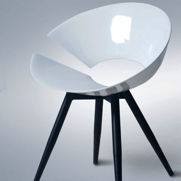 Chaise designe en resine modèle Hybride vouv1