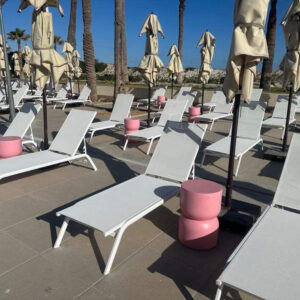 Table d’appoint en résine H50 D35 cm