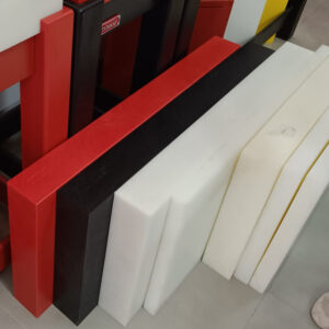 Planche de découpe en polyéthylène 50x50x10cm