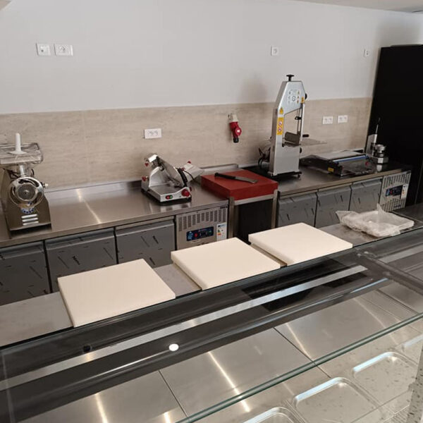 Planche de découpe en polyéthylène 50x50x5cm couv