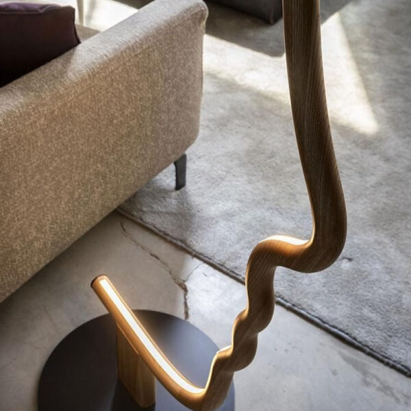 Lampadaire-Moderne-Modele-Vis-A-Vis reel