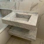 Lavabo Suspendue Avec Etagere En Marbre Blanc reel