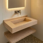 Lavabo suspendue avec etagere en marbre kadhel couv