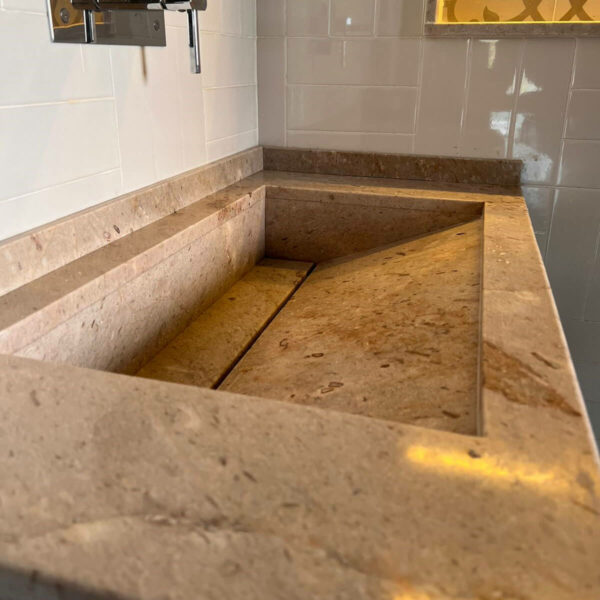 Lavabo suspendue avec etagere en marbre kadhel reel 2