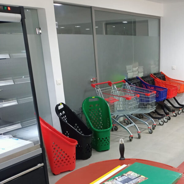 Panier à roulettes en plastique MonoBloc de 70L reel 2